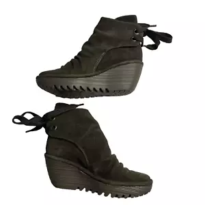 Fly London Yama olivgrüne Wildleder Booties Plateau Keilabsatz Stiefelette Gr. 35 - Bild 1 von 10