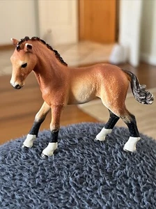 Schleich 13804 Tennessee Walker Foal Toy farm life horse figurine RETIRED - Picture 1 of 5