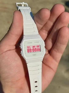 Minimal Blanco - Reloj Modificado Basado en Casio F-91W - Números Rojos Mod Regalo 4 ella - Imagen 1 de 9