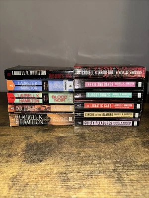 Laurell K. Hamilton lot of 11, 9 are Anita Blake Vampire Hunter paperback books Foto 1 de 2