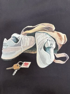 Bolso de Mano New Balance Artist Jacob Rochester S/S Negro Gráfico Camiseta Hombres Talla 2XL Foto 1 de 4