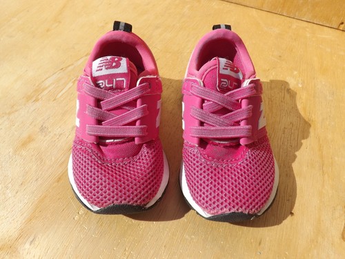 Taglia 4C Sneaker da corsa New Balance Kids 247 V1 rosa scuro (bambino)