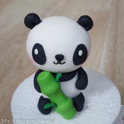 Панда с бамбуковым верхом для торта. Съедобный 3D помады/жевательная паста панда фигурка - Изображение 1 из 2