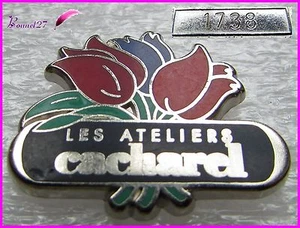 Pin's Parfum Perfume Fleurs " Les ateliers de CACHAREL " Très rare numéroté 1738 - Bild 1 von 1