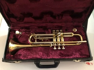 B&M CHAMPION TRUMPET AND CASE With Mouthpiece - Picture 1 of 5