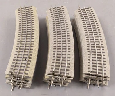 Lionel 6-12056 FasTrack O60 Curved Track (17) - Image 1 of 3