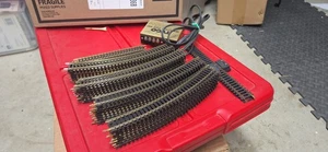 39 Scala HO R18 Curve Codice 100 Modellino Pista Treno Ottone Backmann Jugoslavia Tyco - Foto 1 di 2