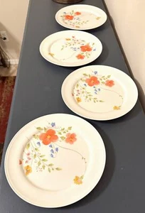 4 pc Set MIKASA JUST FLOWERS BONE CHINA DINNER PLATES A4-182 401 NARUMI VINTAGE - Picture 1 of 9