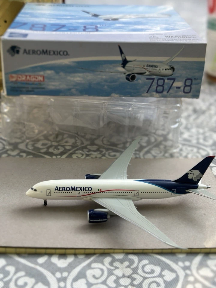 Модель самолета Aeromexico 787-8 Dragon Wings масштаб 1:400 - Изображение 1 из 4