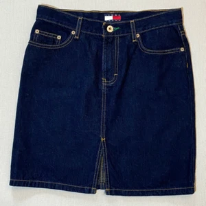 Tommy Hilfiger Vintage 1990s Blue Denim Classic Jean Skirt Size 5 NEW - Picture 1 of 3