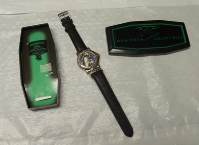 Reloj Batman Forever, Armitron, Cara de Batman delante de Batsignal, nuevo en caja Foto 1 de 4