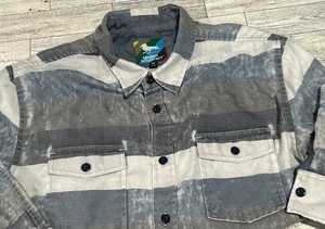 Modern Amusement Men’s Soft Lightweight Flannel Striped Shirt Button Up MEDIUM - Picture 1 of 9