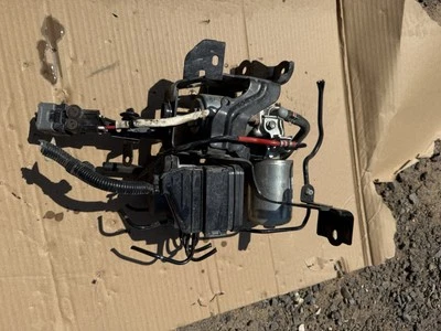 Bomba de refuerzo de freno ABS Toyota Prius 2016-2022 con conjunto de acumulador OEM Foto 1 de 3