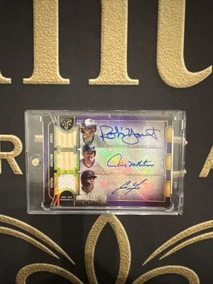 2024 Topps Triple Threads - Autógrafo Reliquia Combo Yount Molitor Yelich Automático/27 Foto 1 de 2