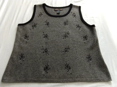 (De Colección) CHALECO SUÉTER HERMAN SPIRIT GRIS CON CUENTAS Y EMBELLECIDO 100% LANA DE CORDERO Talla 2X Foto 1 de 4