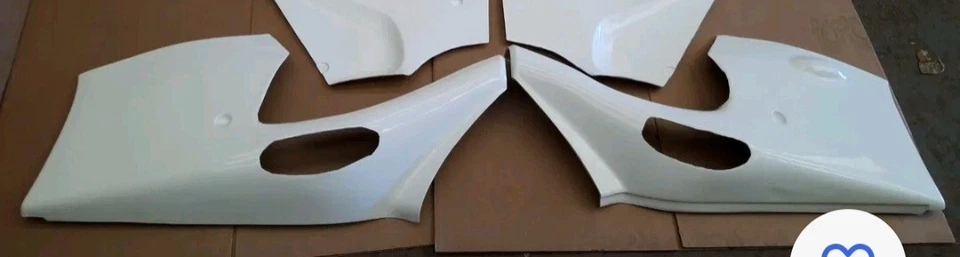 Suzuki RG250 MK3 ambos paneles de carenado inferior nuevos Foto 1 de 1