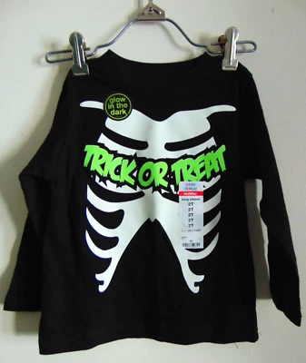 Camiseta okie-dokie brilla en la oscuridad. Talla 2T. Manga larga. Nuevo con etiquetas. Foto 1 de 4