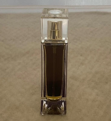 Elizabeth Arden Provocative Woman Eau de Parfum .33 OZ Spray NUEVO Sin Caja Original Foto 1 de 3