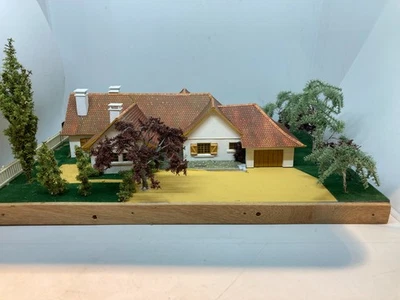 JCG HO 1234 maquette maison montée 35 cm x 37 cm - Immagine 1 di 4