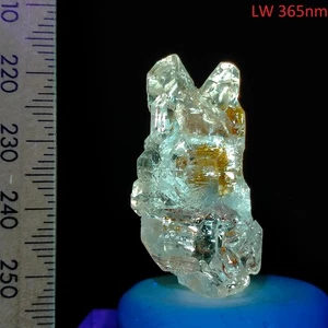 Fluorescent Petroleum Quartz bright long wave glowing crystal Madagascar 77ct - Picture 1 of 8
