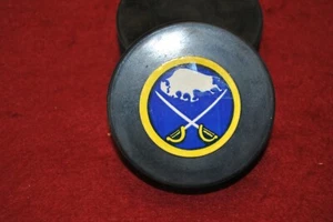 BUFFALO SABERS NHL HOCKEY PUCK - BLANK BACK - Picture 1 of 3