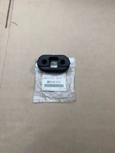 Genuine Mitsubishi Mirage 1995-2002 Exhaust System Hanger MB906121 - Picture 1 of 4