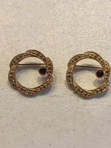 Vintage Set of 2 Gold Tone Round Pin Brooch Black Stone - Picture 1 of 3