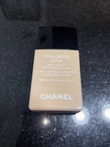CHANEL VITALUMIERE AQUA - Ultra Light Skin Perfecting Makeup - 1 Oz #30 Beige - Picture 1 of 7