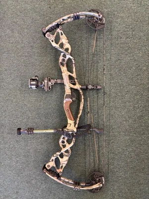 Hoyt Carbon Defiant 34 70lb Limbs 27-29 Draw length Adjustable With Extras - Image 1 of 4