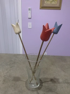 Tulipanes de madera Suecia vintage de aproximadamente 13"" de alto Foto 1 de 4