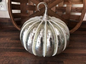 Neu großer Quecksilberglaskürbis mit Metallgriff & perlenähnlichem Perlenschmuck - Bild 1 von 3