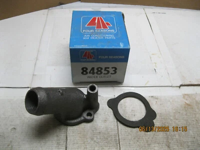 Engine Coolant Water Outlet 4 Seasons 84853 Foto 1 de 4