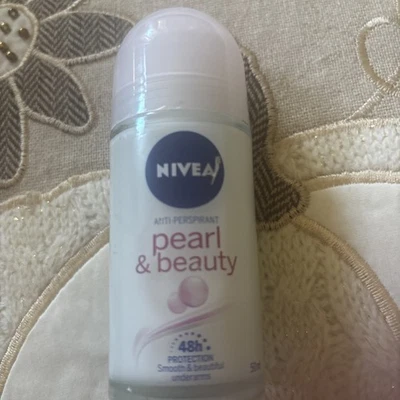 NIVEA Desodorante Roll-on Pearl & Beauty 50 ml_ Foto 1 de 2