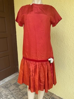 Vestido Vintage Rojo Gota Residuo Rojo Terciopelo Cinta Blanco Rosa Foto 1 de 4