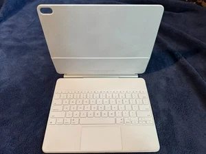 Apple Magic Keyboard: Keyboard and Case for iPad Air 13-inch (M2 and M3) - Picture 1 of 3