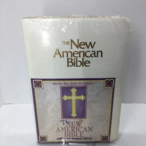 Holy Bible The New American Bible Gift & Award White Imitation Leather Book NOS - Imagen 1 de 9