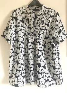 Marks & Spencer Black & White Floral Print Short Sleeve Blouse Size UK 12 - Picture 1 of 5