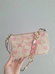 Coach Nolita 19 nuovo con etichetta in tela firmata con stampa cuore CQ144 - Foto 1 di 12