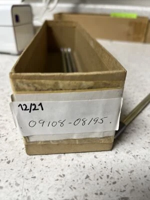 NUEVO PERNOS DE CILINDRO SUZUKI OEM 09108-08195 Foto 1 de 2