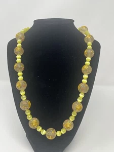 Collar Lucita Amarillo Moonglow Vintage Estampado Transferencia Flor Cuentas Palanca - Imagen 1 de 15