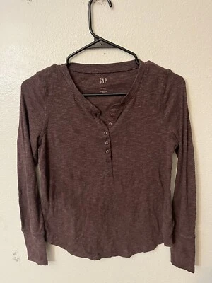 Camiseta Henley GAP com nervuras feminina tamanho pequeno pequena PS marrom manga longa - Imagem 1 de 4