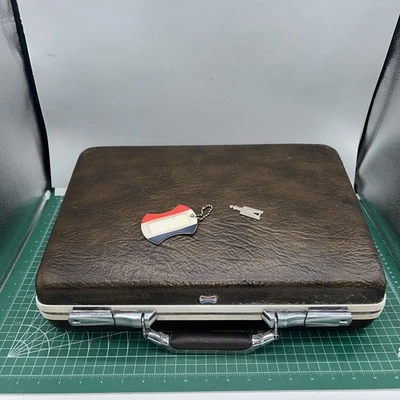 Vintage American Tourister Escort Briefcase Hard Shell Brown 18" x 14" With Key - Image 1 of 4