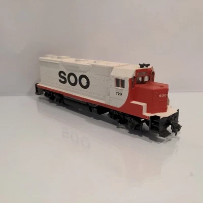 HO Athearn GP35 Soo Line Dummy Diesel #729 - Image 1 of 4