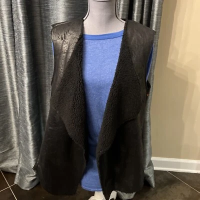 Chaleco Rock And Republic de piel sintética de gamuza para mujer extra grande negro Foto 1 de 4