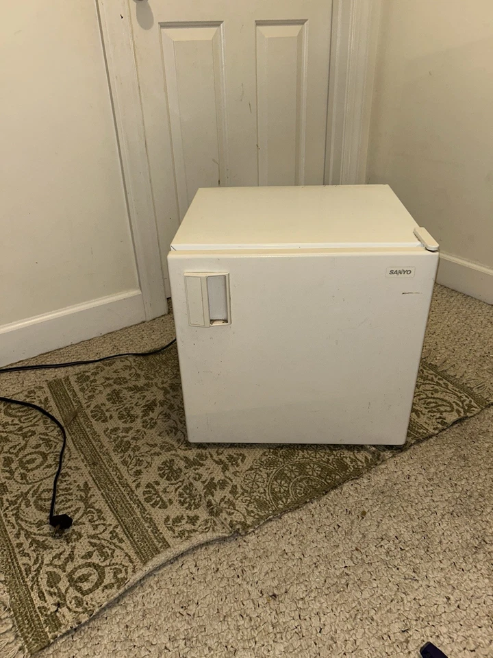 Mini Nevera - Nevera Compacta Sanyo. Solo recogida local Foto 1 de 4