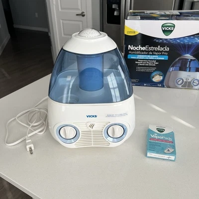Vicks V3700 - Starry Night Filtered Cool Mist Humidifier 1 Gallon Tank Blue - Image 1 of 4