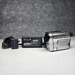 Sony CCD-TRV338 Video Handycam Hi8 8mm Camcorder Nightshot Fully Tested Works! - Picture 1 of 11