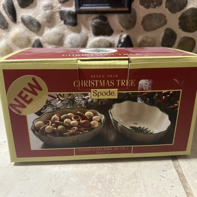 LOVELY NIB SET OF 2 SPODE ENGLAND CHRISTMAS TREE 6" FLUTED OVAL DISHES - Image 1 of 4