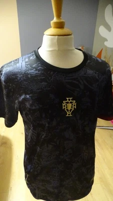 MAILLOT FOOTBALL CHRISTIANO RONALDO CR7 GOAT T.M PORTUGAL - Photo 1/4