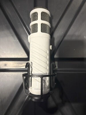 Rode Podcaster Microphone White With Stand and Soft Cover s/n0016686 - Image 1 of 4